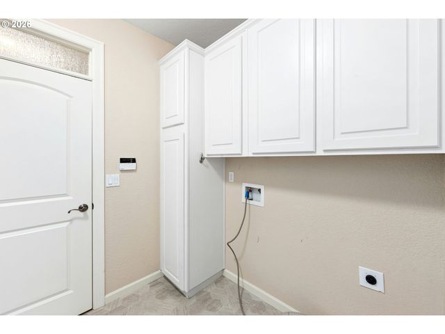 10523 Se CHARLOTTE Dr, Happy Valley, OR 97086