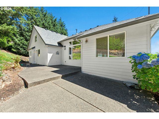 10523 Se CHARLOTTE Dr, Happy Valley, OR 97086