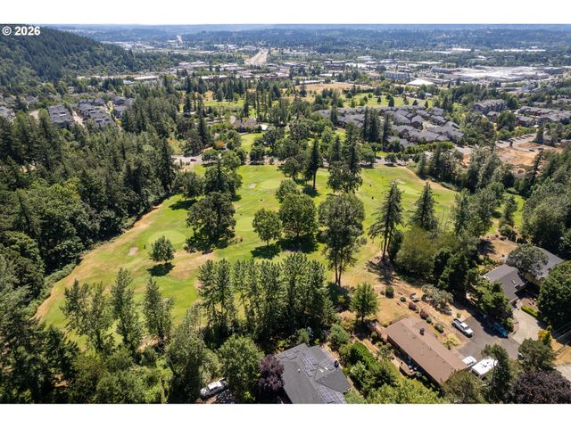 10523 Se CHARLOTTE Dr, Happy Valley, OR 97086