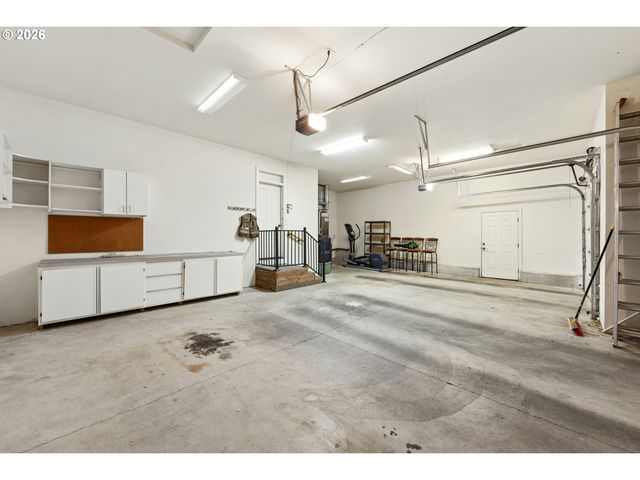 10523 Se CHARLOTTE Dr, Happy Valley, OR 97086