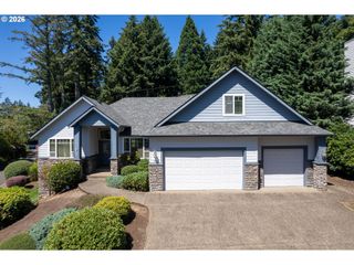 10523 Se CHARLOTTE Dr, Happy Valley, OR 97086
