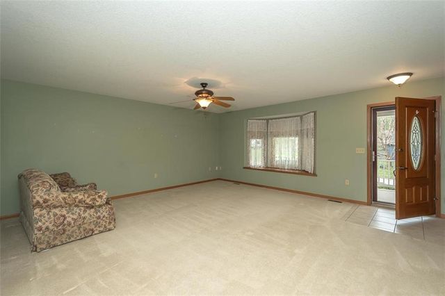 915 WALNUT Street, Valley Falls, KS 66088