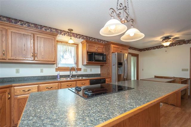 915 WALNUT Street, Valley Falls, KS 66088