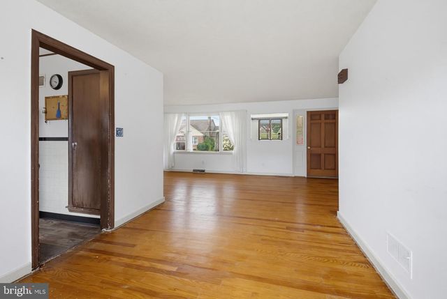 24 W DENLINGER AVE, Strasburg, PA 17579