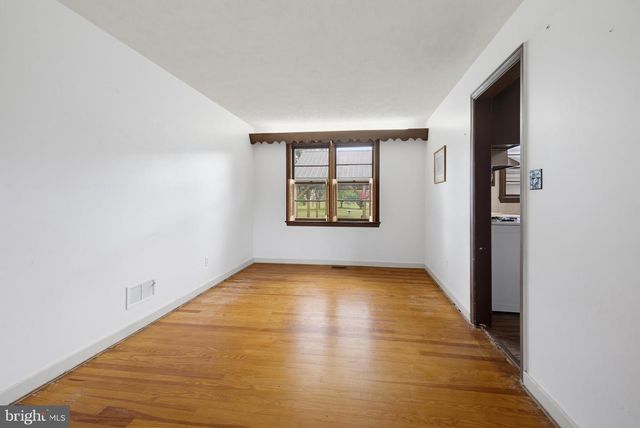 24 W DENLINGER AVE, Strasburg, PA 17579
