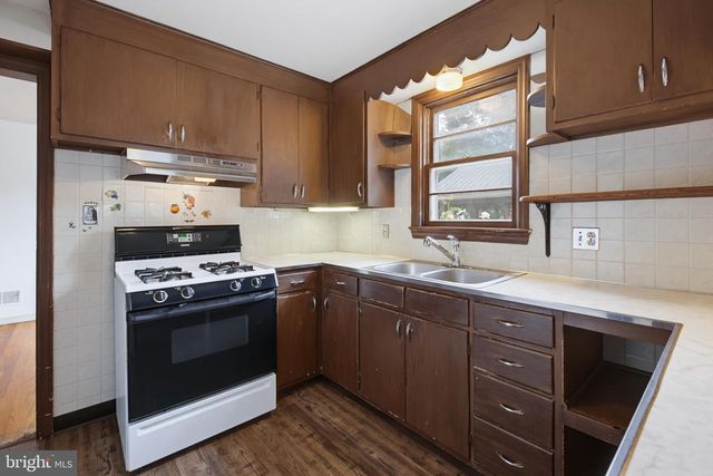 24 W DENLINGER AVE, Strasburg, PA 17579