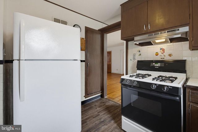 24 W DENLINGER AVE, Strasburg, PA 17579