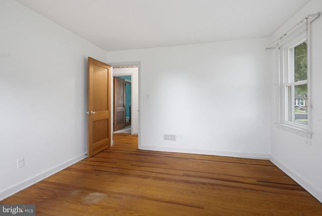 24 W DENLINGER AVE, Strasburg, PA 17579