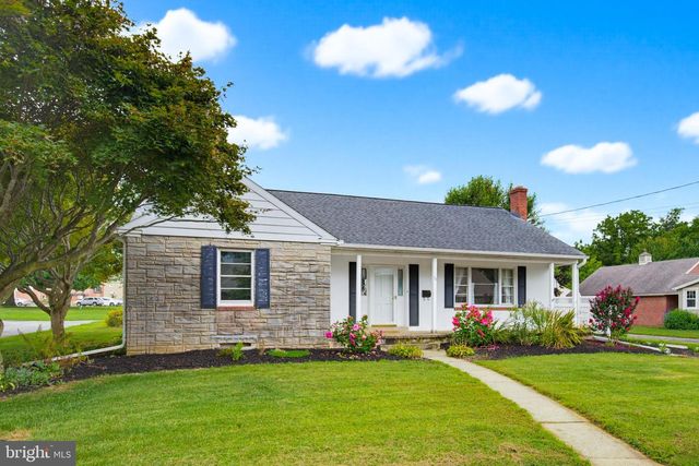 24 W DENLINGER AVE, Strasburg, PA 17579