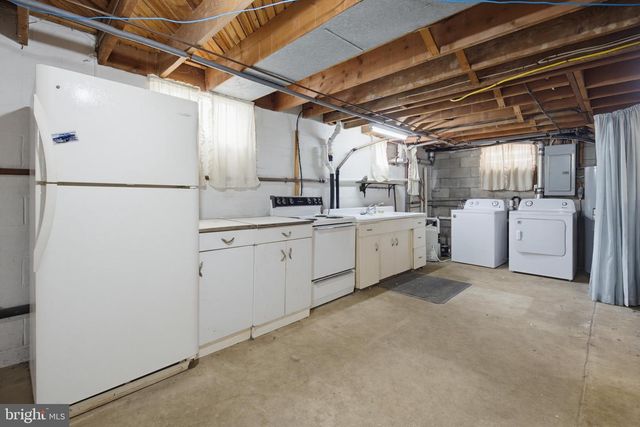 24 W DENLINGER AVE, Strasburg, PA 17579