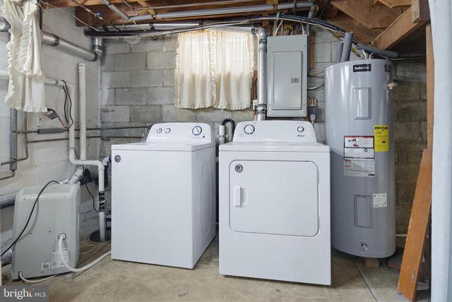 24 W DENLINGER AVE, Strasburg, PA 17579
