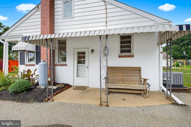 24 W DENLINGER AVE, Strasburg, PA 17579