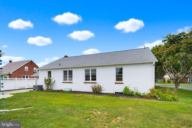 24 W DENLINGER AVE, Strasburg, PA 17579