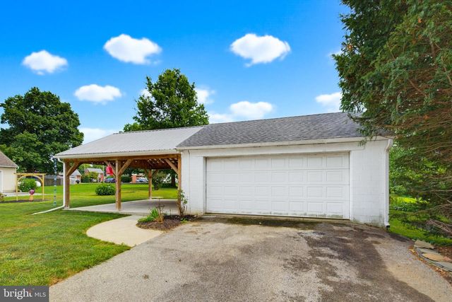 24 W DENLINGER AVE, Strasburg, PA 17579