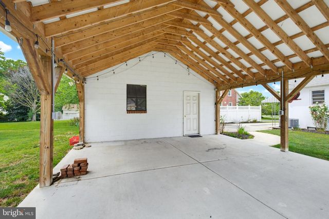 24 W DENLINGER AVE, Strasburg, PA 17579