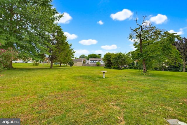 24 W DENLINGER AVE, Strasburg, PA 17579