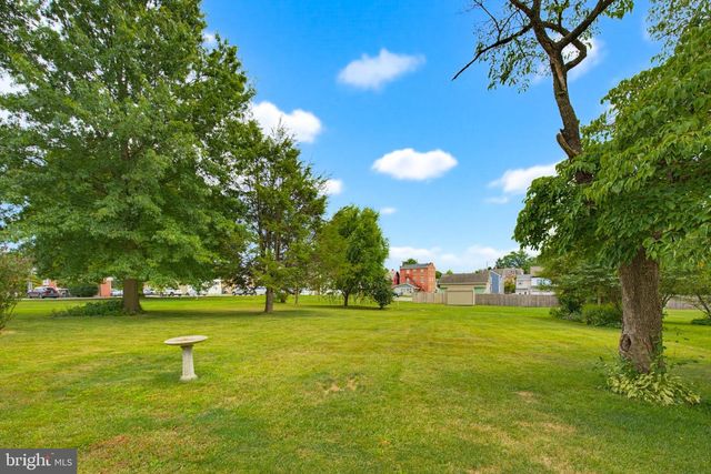 24 W DENLINGER AVE, Strasburg, PA 17579