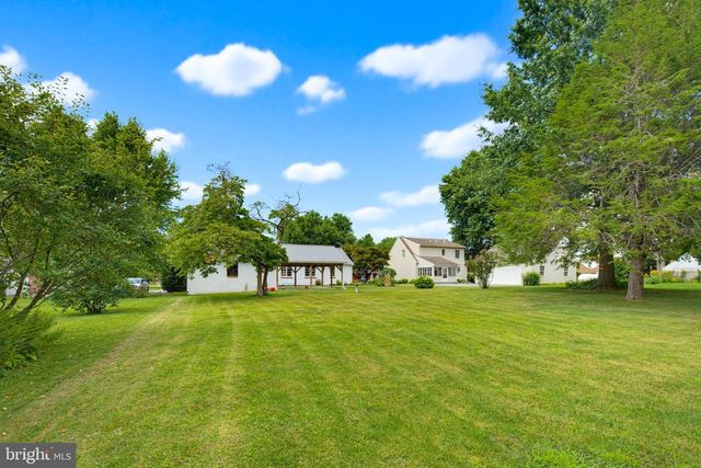 24 W DENLINGER AVE, Strasburg, PA 17579