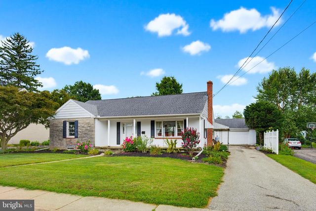 24 W DENLINGER AVE, Strasburg, PA 17579