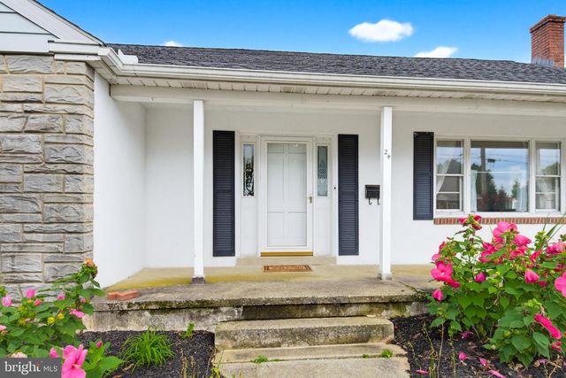 24 W DENLINGER AVE, Strasburg, PA 17579