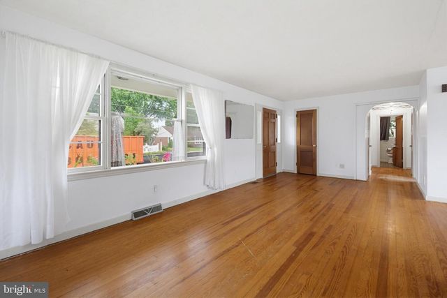 24 W DENLINGER AVE, Strasburg, PA 17579