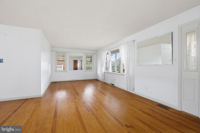 24 W DENLINGER AVE, Strasburg, PA 17579