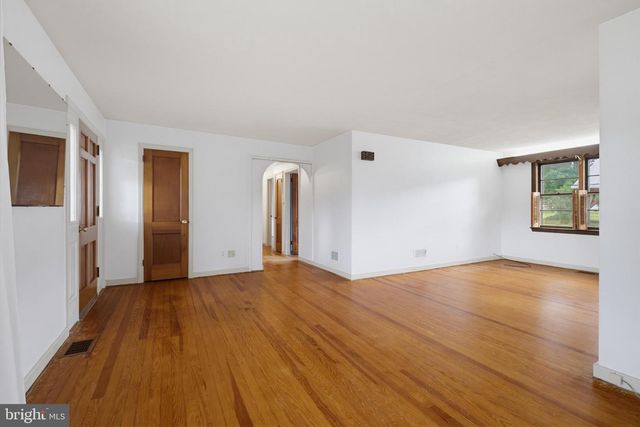 24 W DENLINGER AVE, Strasburg, PA 17579