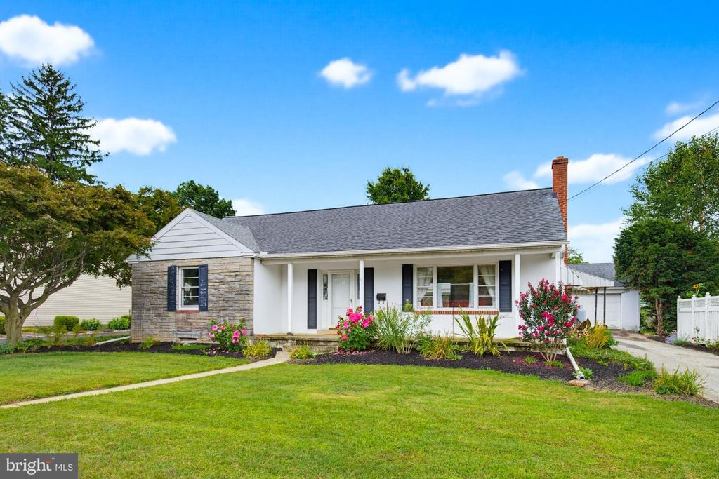 24 W DENLINGER AVE, Strasburg, PA 17579