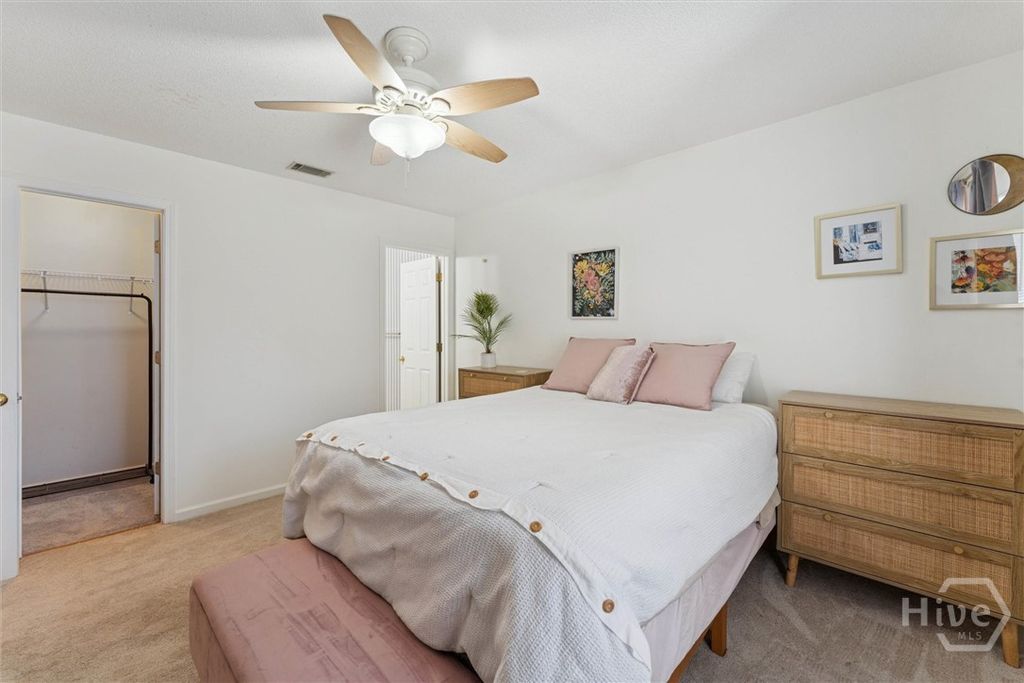 Image 10 of property listing at 211 Edgewater Road, Savannah, GA 31406