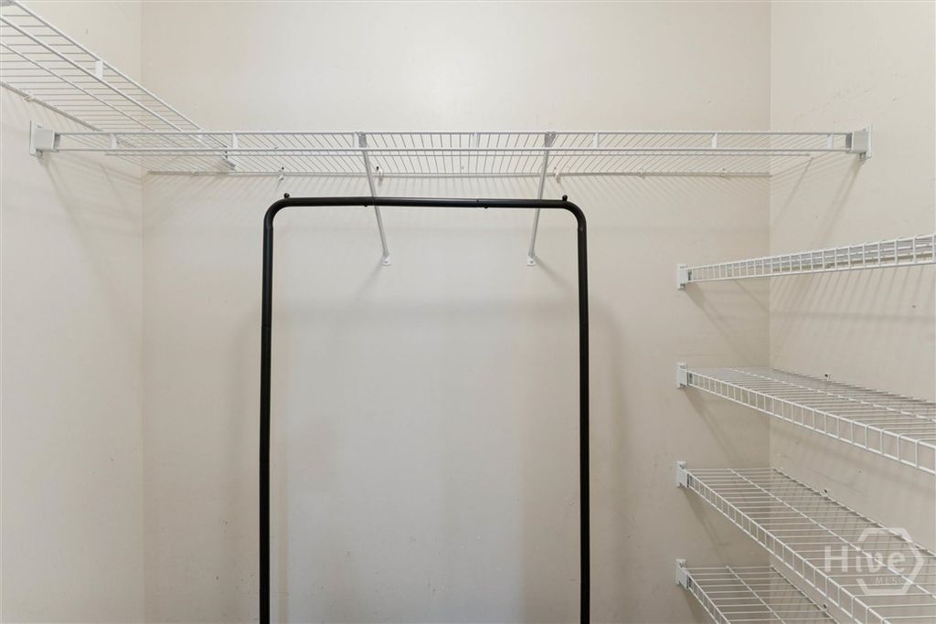 Image 11 of property listing at 211 Edgewater Road, Savannah, GA 31406