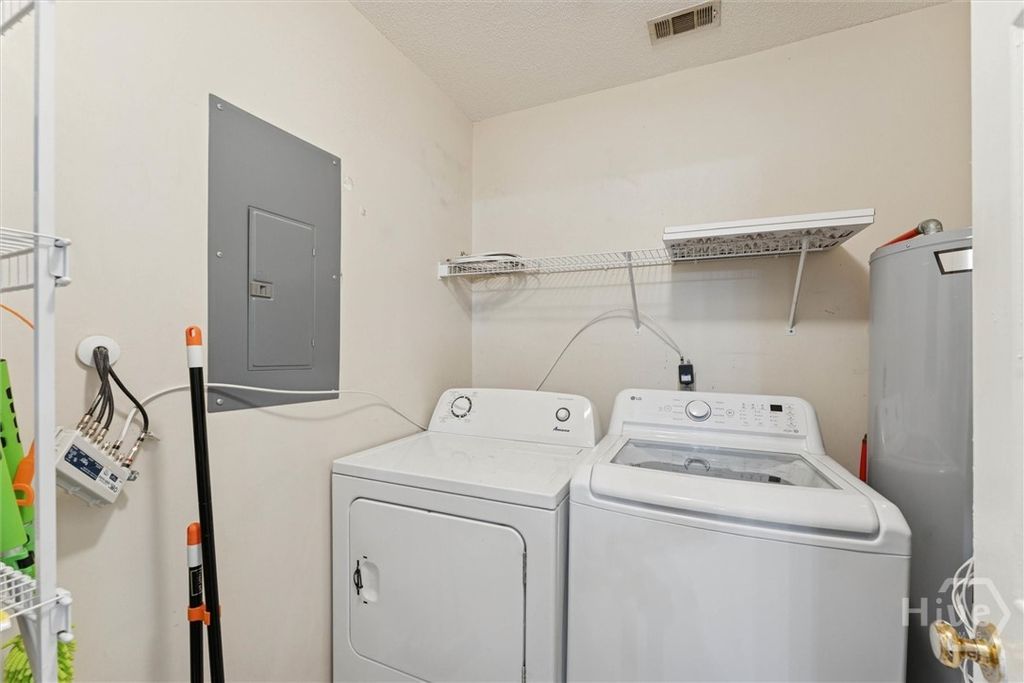 Image 18 of property listing at 211 Edgewater Road, Savannah, GA 31406