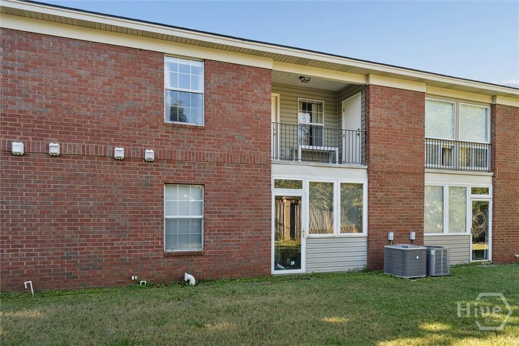 Image 23 of property listing at 211 Edgewater Road, Savannah, GA 31406