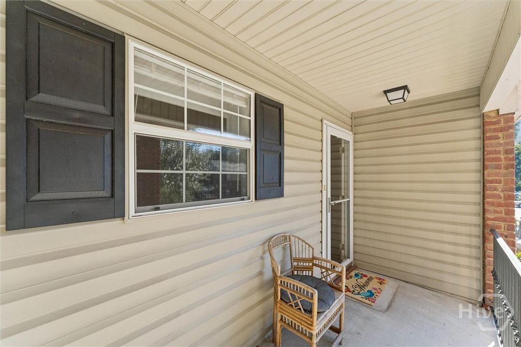 Image 27 of property listing at 211 Edgewater Road, Savannah, GA 31406