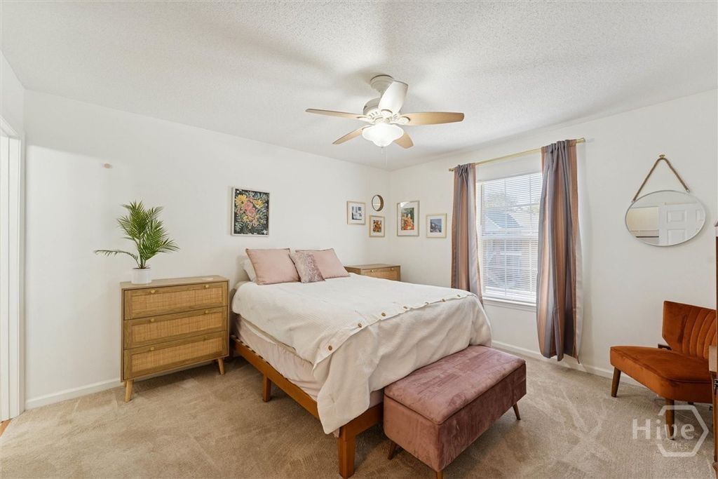 Image 9 of property listing at 211 Edgewater Road, Savannah, GA 31406