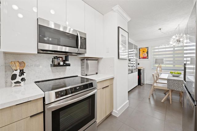 365 SW 86th Ave 103, Pembroke Pines, FL 33025