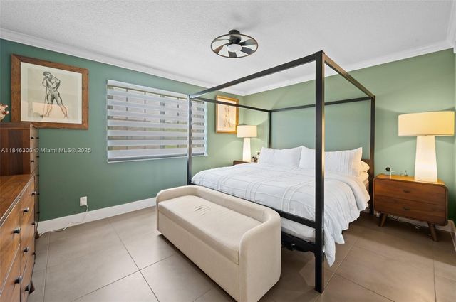 365 SW 86th Ave 103, Pembroke Pines, FL 33025