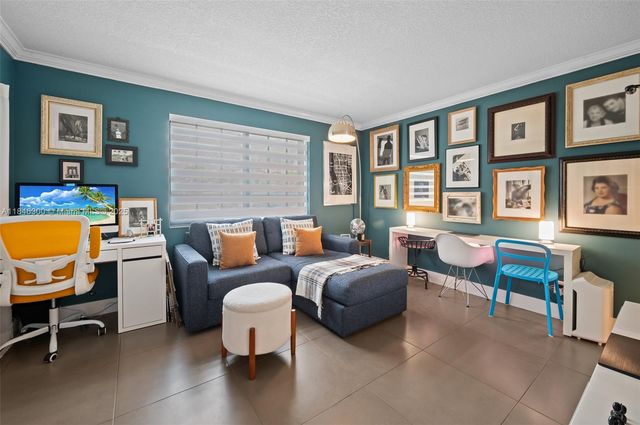 365 SW 86th Ave 103, Pembroke Pines, FL 33025