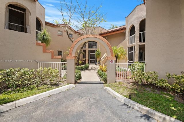 365 SW 86th Ave 103, Pembroke Pines, FL 33025