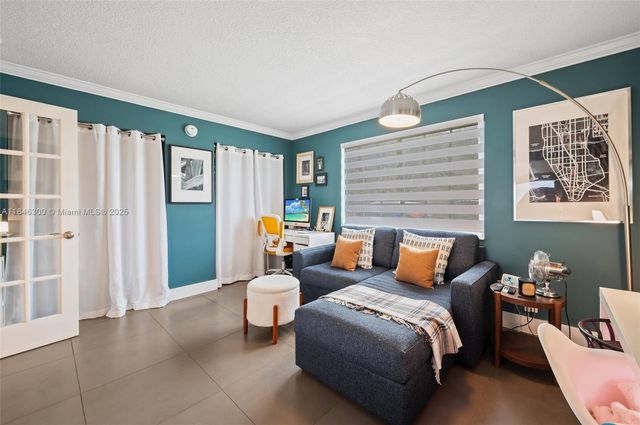 365 SW 86th Ave 103, Pembroke Pines, FL 33025