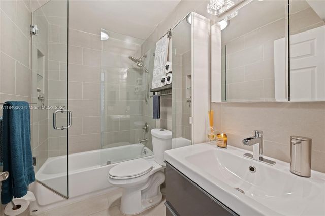 365 SW 86th Ave 103, Pembroke Pines, FL 33025