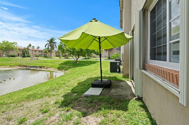365 SW 86th Ave 103, Pembroke Pines, FL 33025