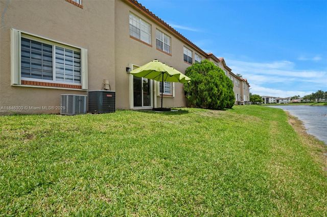 365 SW 86th Ave 103, Pembroke Pines, FL 33025