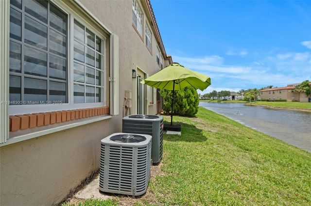 365 SW 86th Ave 103, Pembroke Pines, FL 33025