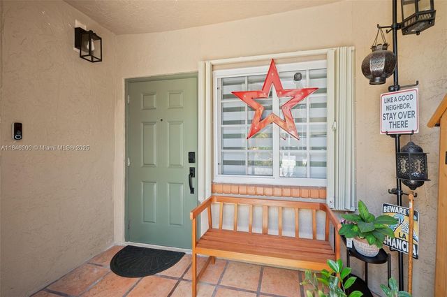 365 SW 86th Ave 103, Pembroke Pines, FL 33025