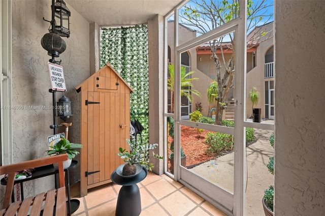 365 SW 86th Ave 103, Pembroke Pines, FL 33025