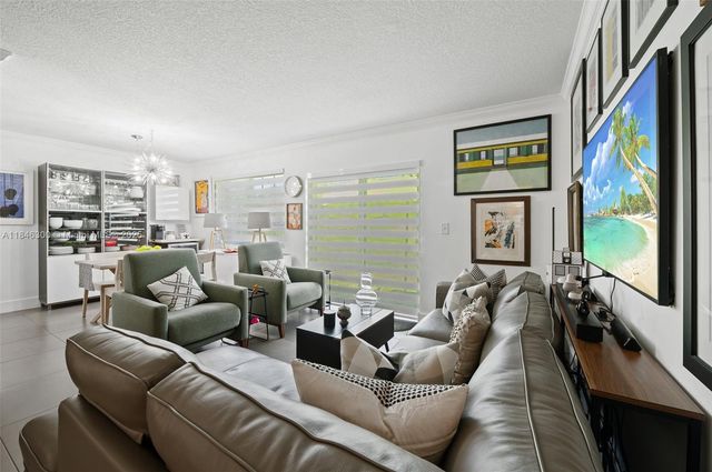 365 SW 86th Ave 103, Pembroke Pines, FL 33025