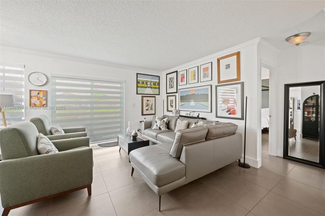 365 SW 86th Ave 103, Pembroke Pines, FL 33025