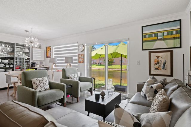 365 SW 86th Ave 103, Pembroke Pines, FL 33025