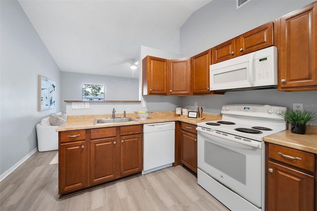 1498 HENDREN DRIVE, Orlando, FL 32807