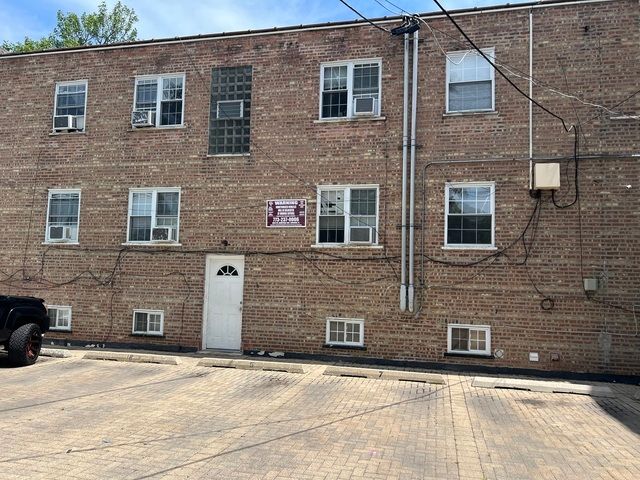 5205 W Drummond Place 1, Chicago, IL 60639